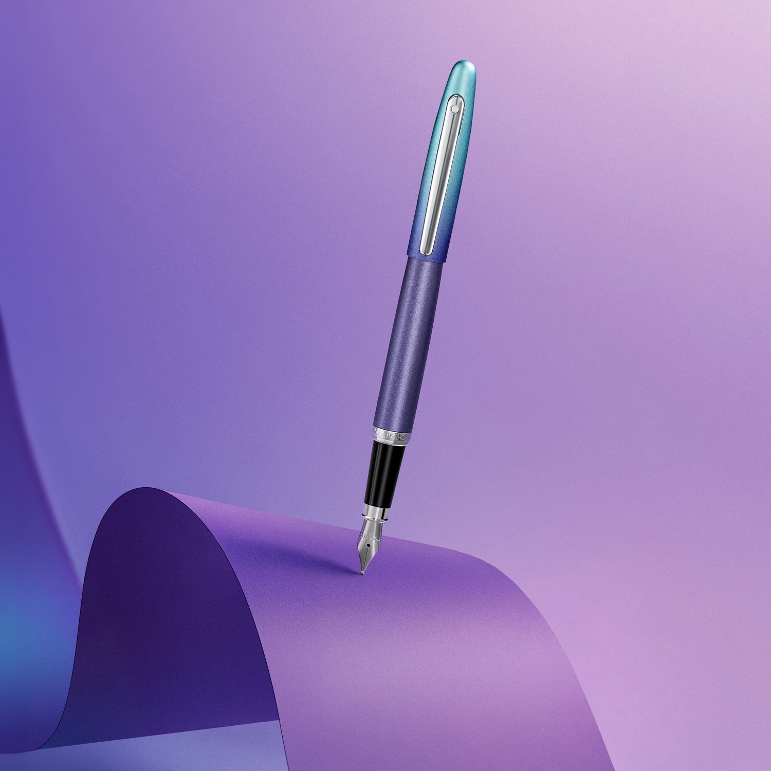 Sheaffer VFM 9430 Expressions Blue and Purple Pearlised Gradient Fountain Pen with Chrome-Plated Trims.
